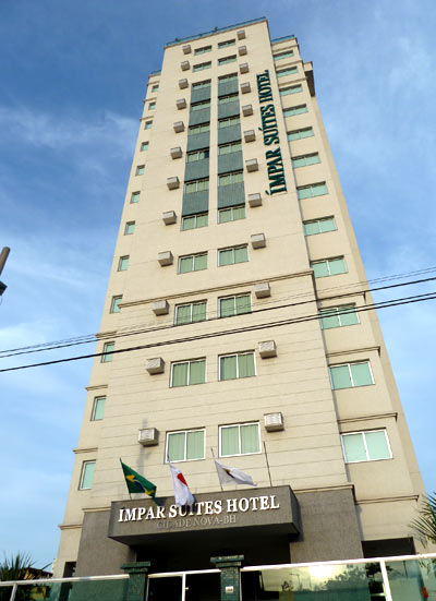 Na home, o gerente geral do Ímpar Suítes Cidade Nova, Pablo Ramos; acima, o prédio que abriga o mais novo hotel da capital mineira, da Ímpar Hotéis