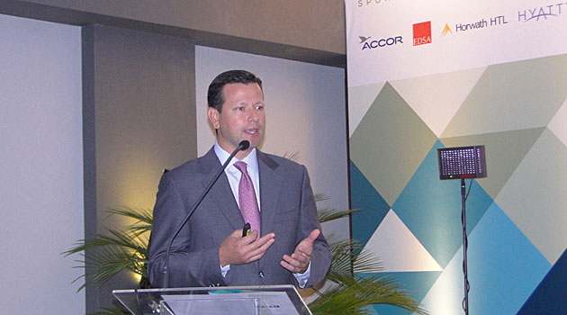 Eventos , O chefe de Desenvolvimento de Hotéis e Cassinos da Hard Rock International, Nelson Parker, em sua apresentação na Brasil Hospitality Investment Conference (BHIC 2014)